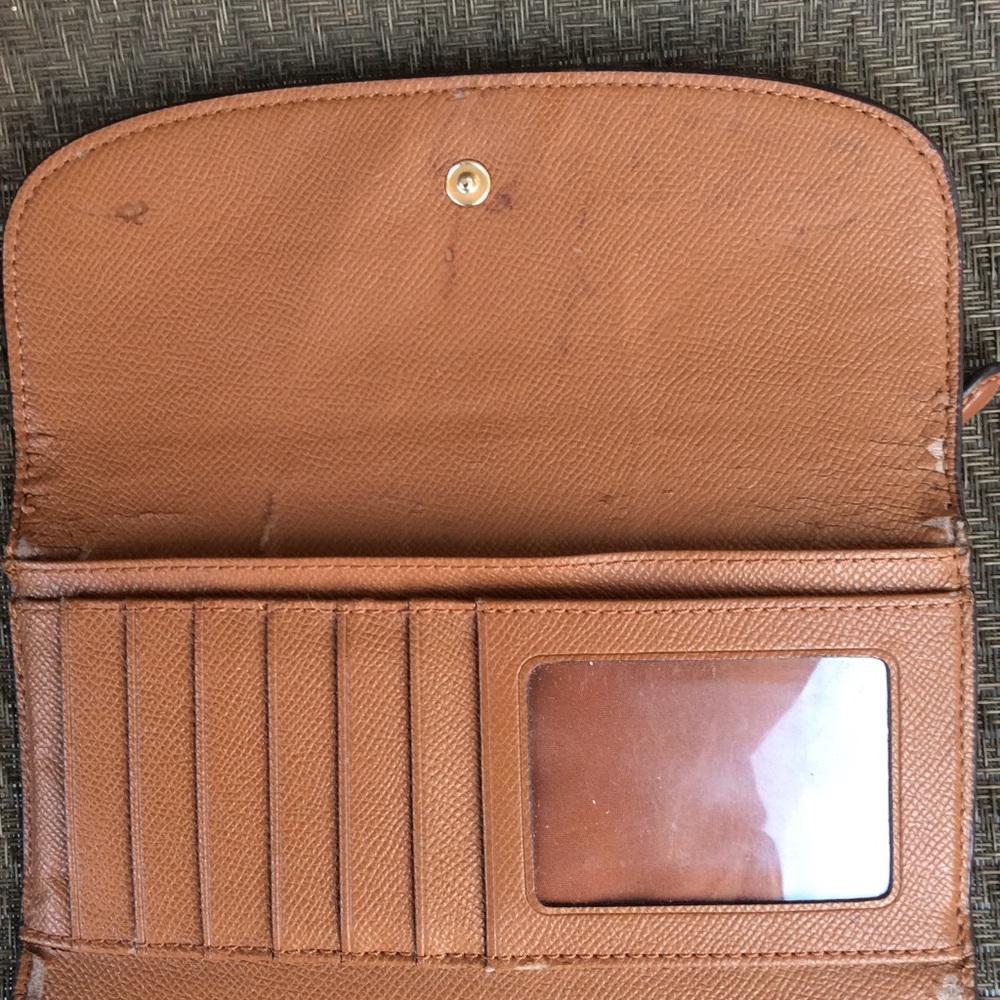 ❌SOLD❌ Coach Tan Leather Checkbook Wallet - Picture 7 of 8